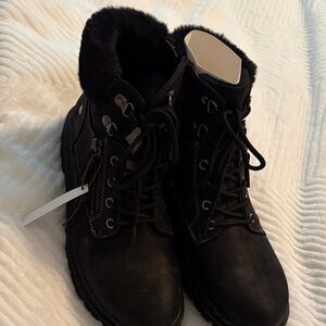 NWT Black Faux Fur Lined Lace-Up Winter Boots 9.5